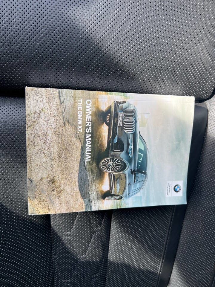 Used 2021 BMW X7 M50i w/ Dynamic Handling Package image 25