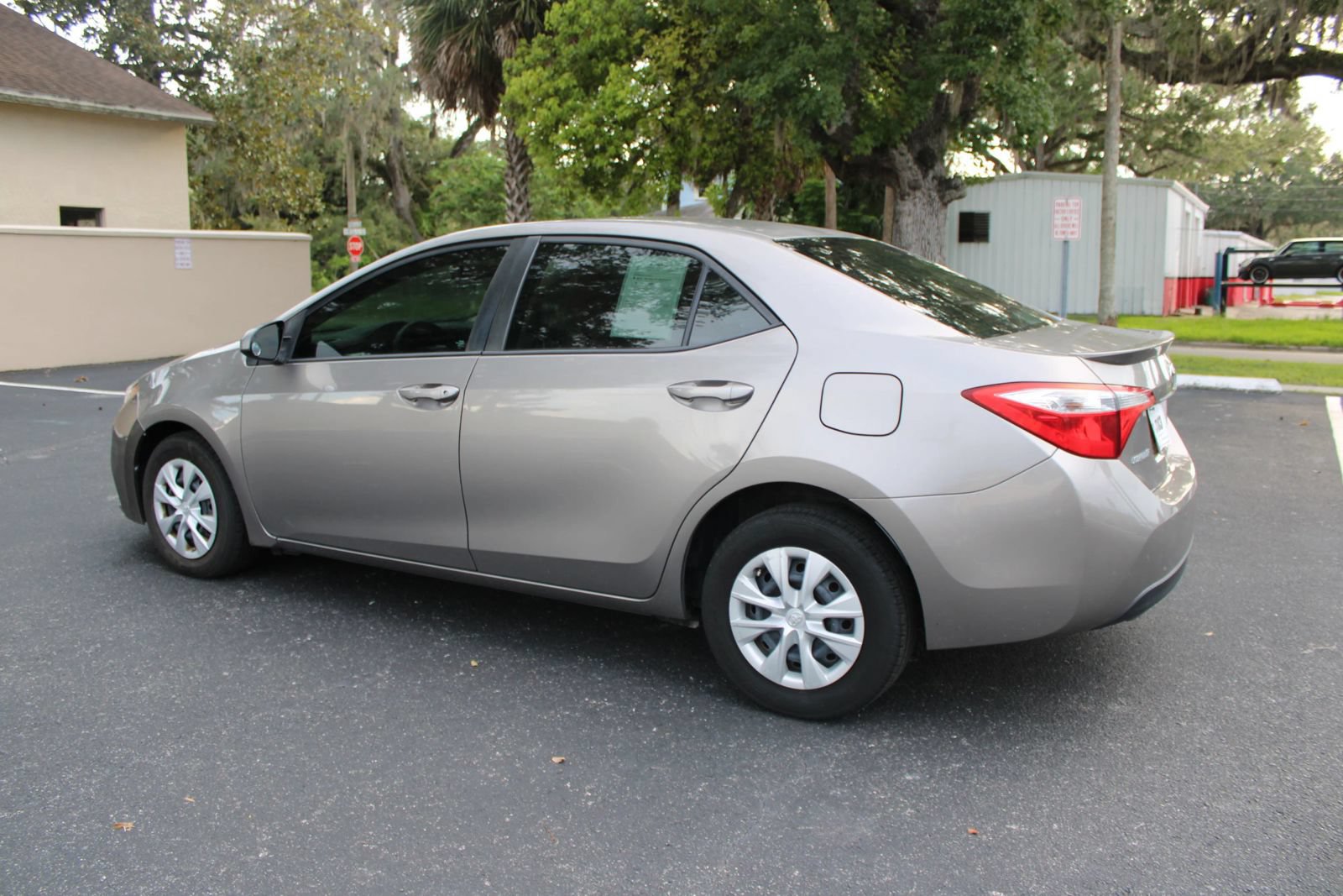 Used 2016 Toyota Corolla LE FWD image 4