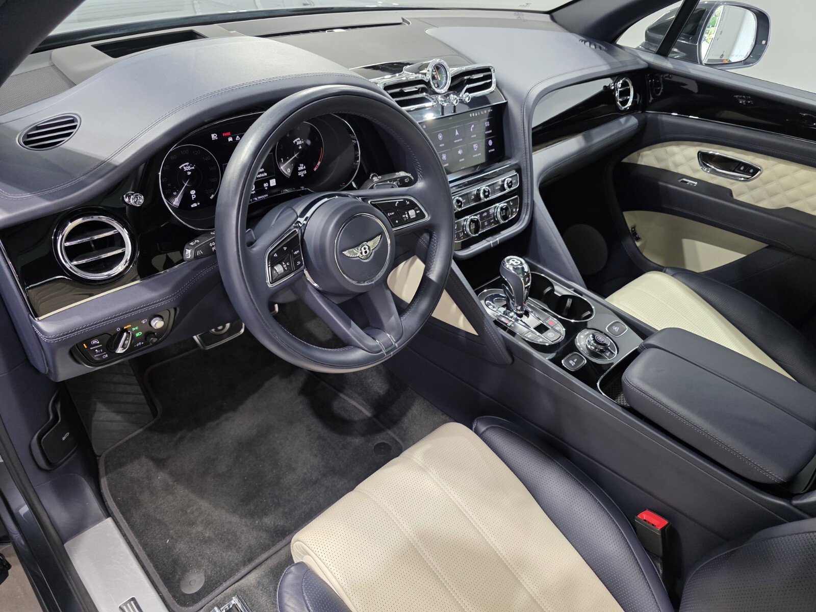 Used 2021 Bentley Bentayga image 7