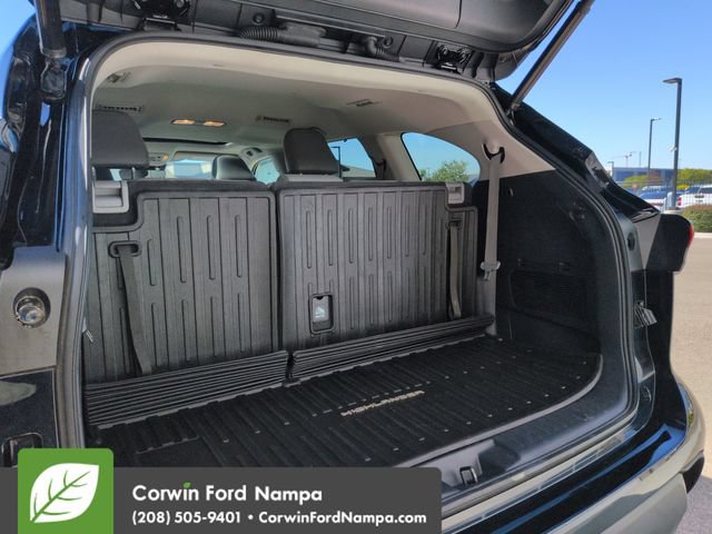 Used 2021 Toyota Highlander XLE AWD/4WD image 29