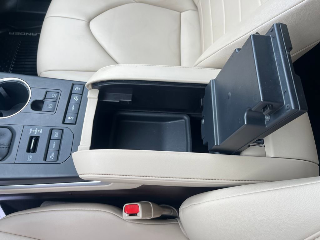 Certified 2020 Toyota Highlander XLE image 25