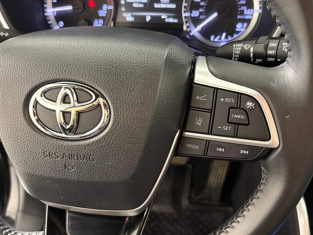 Used 2023 Toyota Highlander XSE FWD image 34
