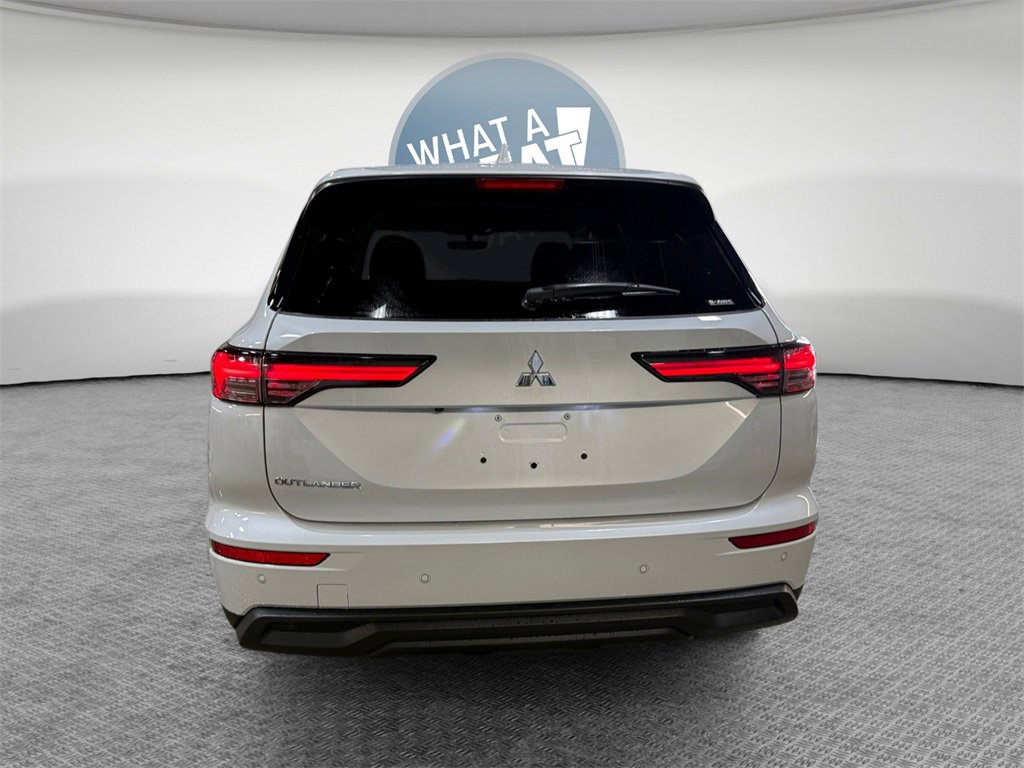 New 2025 Mitsubishi Outlander ES image 5