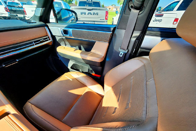 Used 2025 Hyundai Santa Fe Limited AWD/4WD image 13