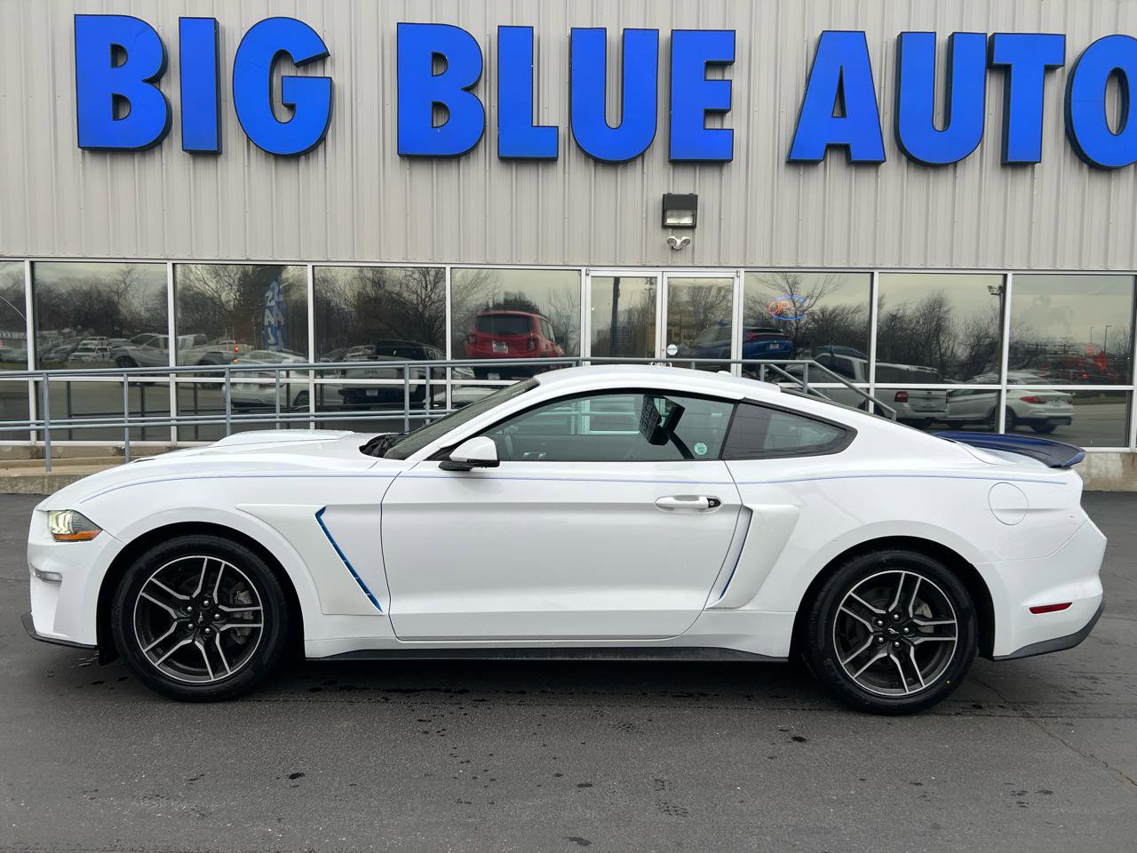 Used 2019 Ford Mustang Premium image 2