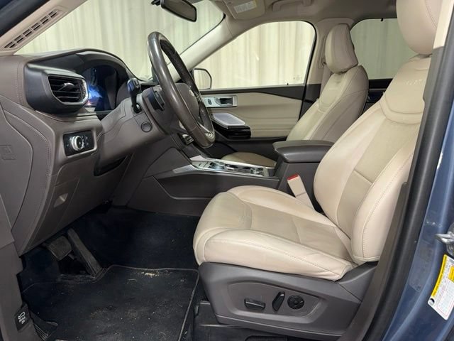 Used 2021 Ford Explorer Platinum w/ Equipment Group 601A AWD/4WD image 14