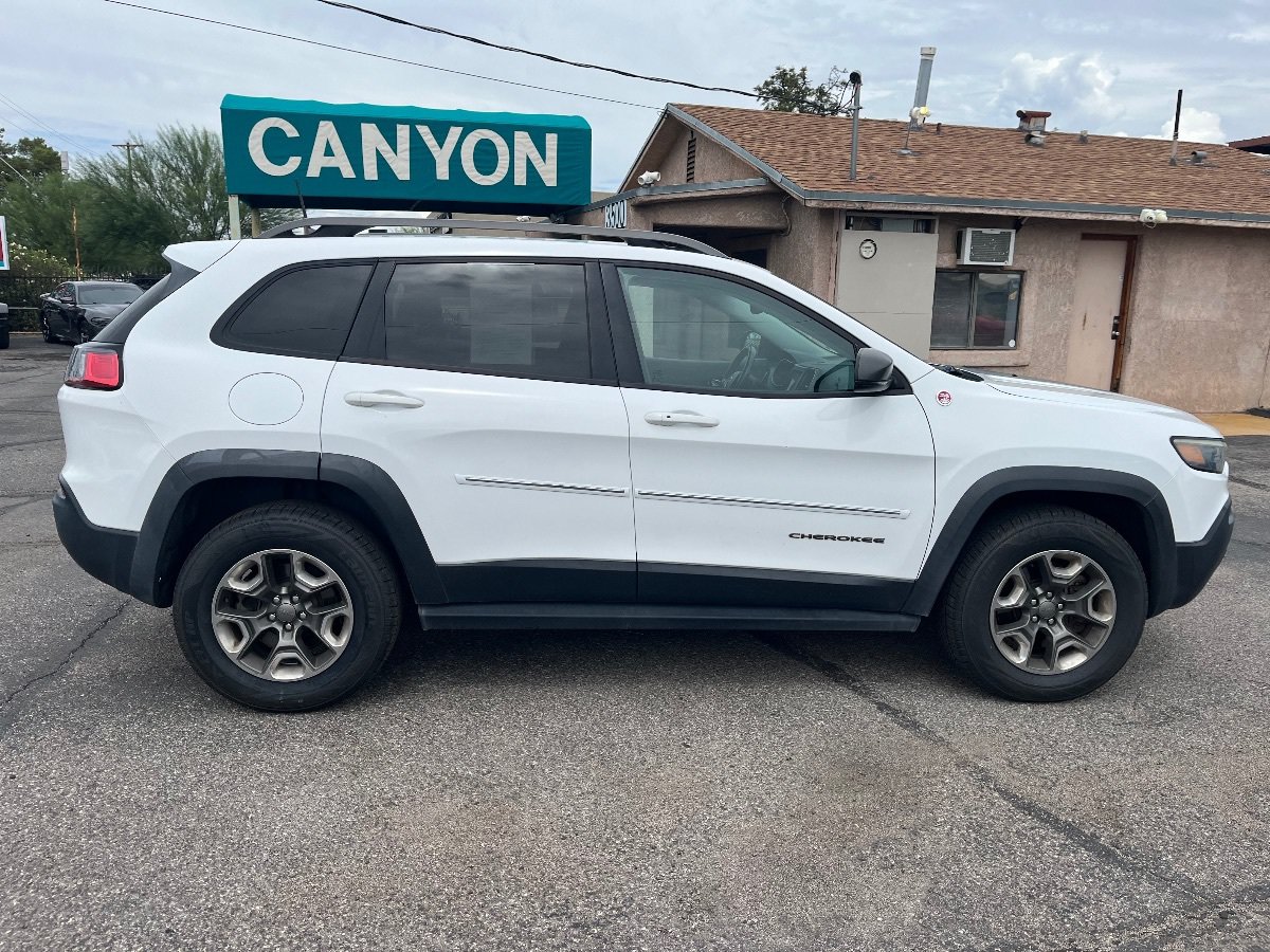 Used 2019 Jeep Cherokee Trailhawk w/ Comfort/Convenience Group AWD/4WD image 2