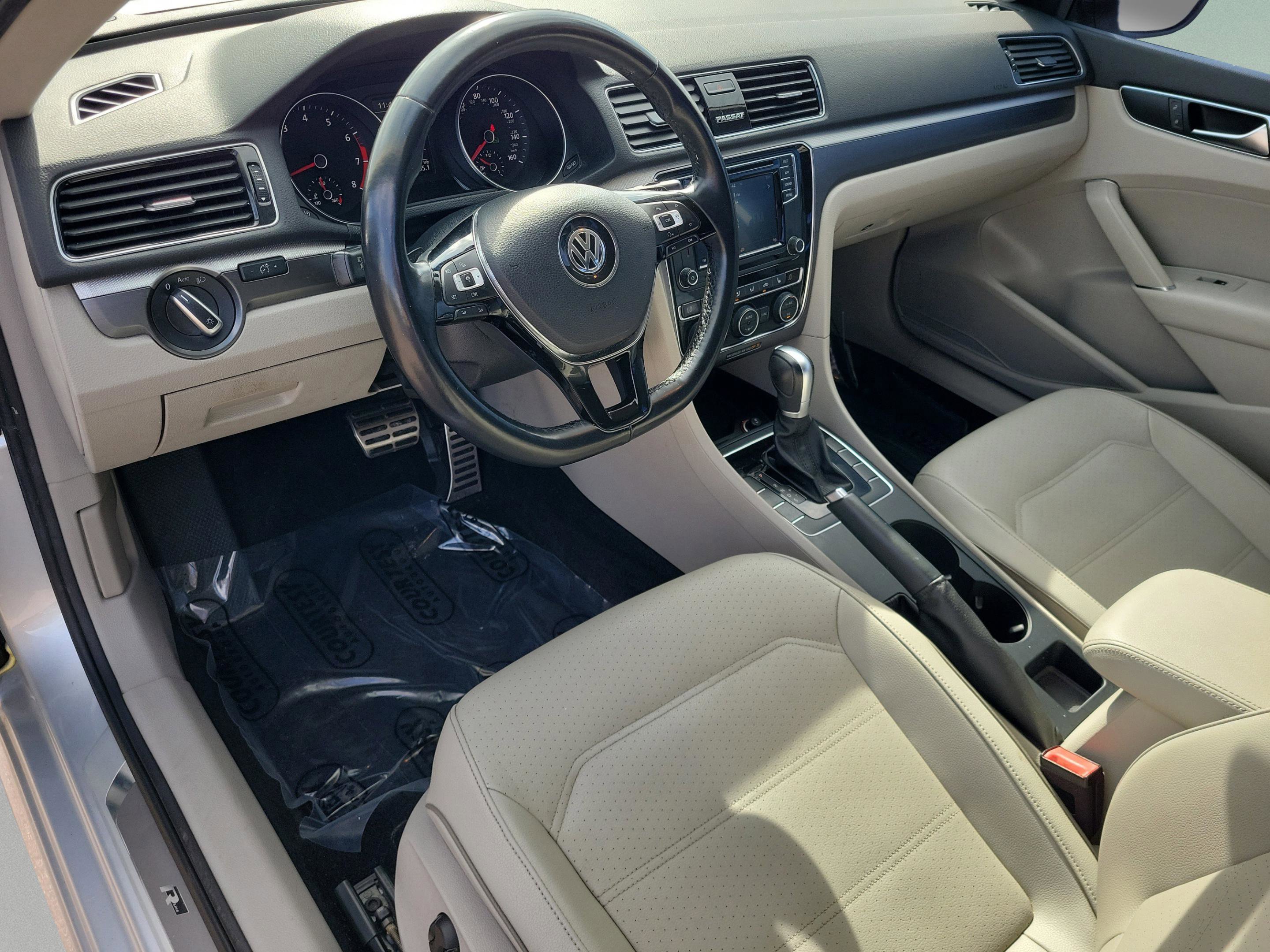 Used 2018 Volkswagen Passat 2.0T R-Line w/ R-Line Lighting Package image 20