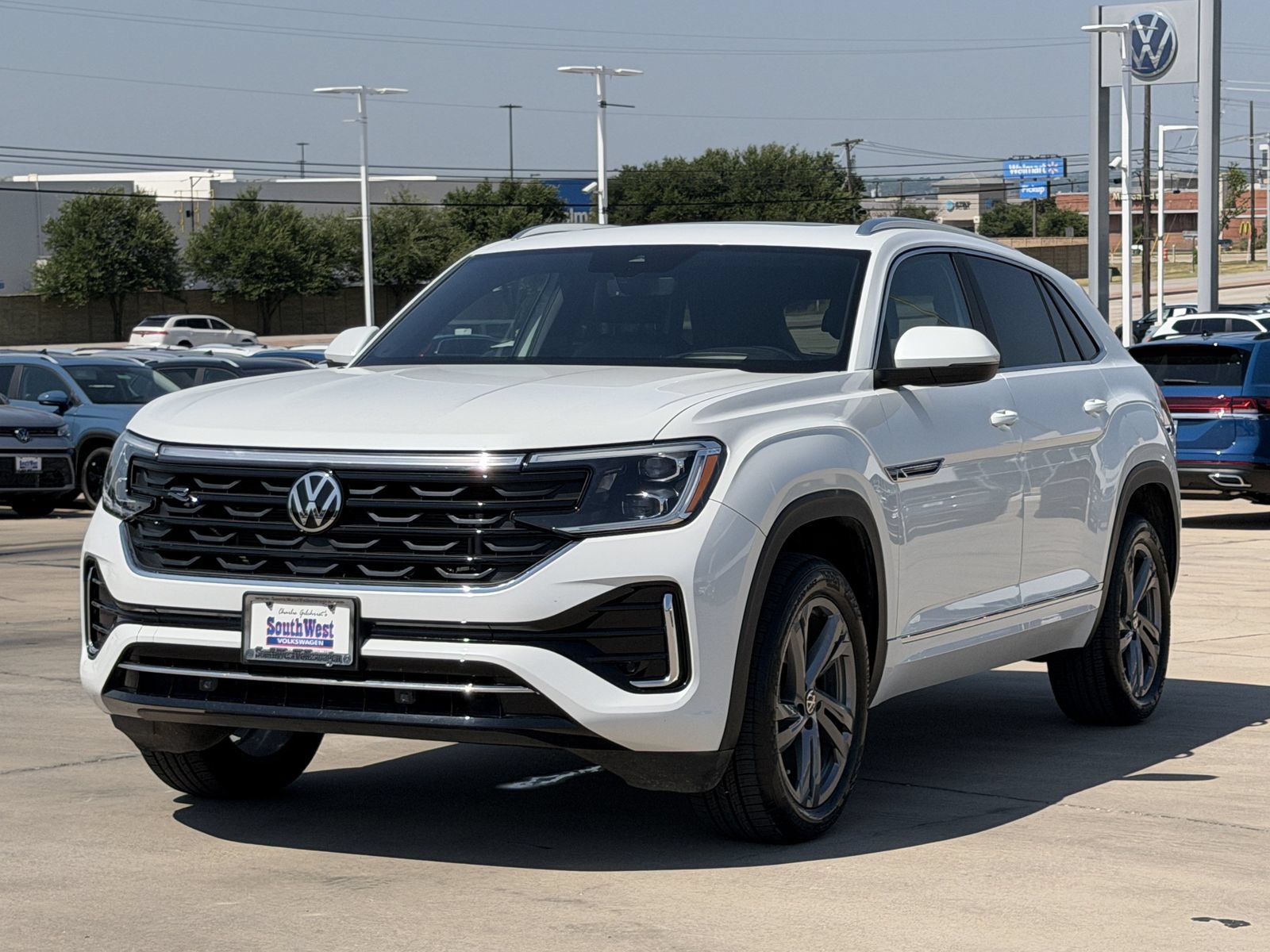 Used 2024 Volkswagen Atlas Cross Sport SEL R-Line AWD/4WD image 8