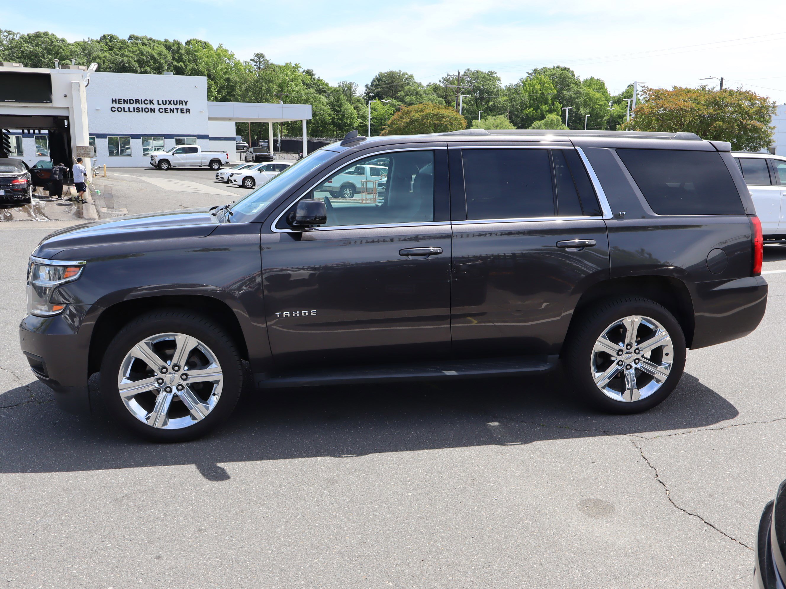Used 2018 Chevrolet Tahoe LT w/ Luxury Package AWD/4WD image 18