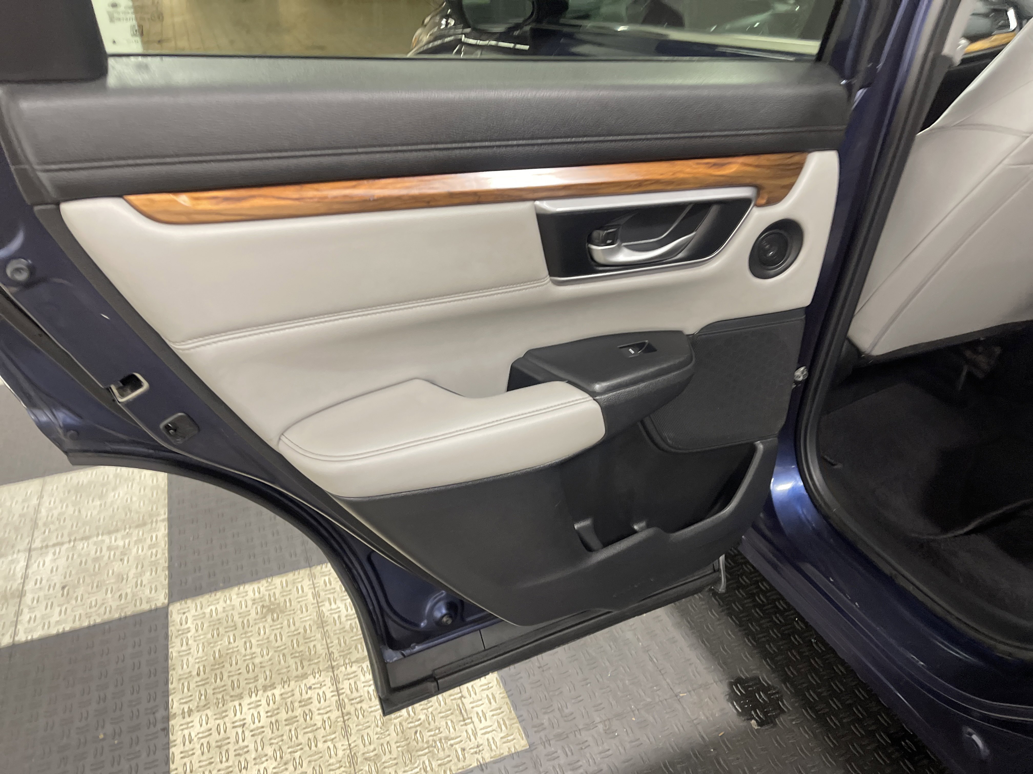 Used 2018 Honda CR-V Touring image 15