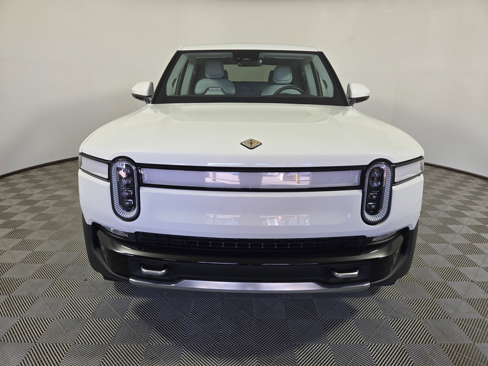 Used 2023 Rivian R1T Adventure image 8