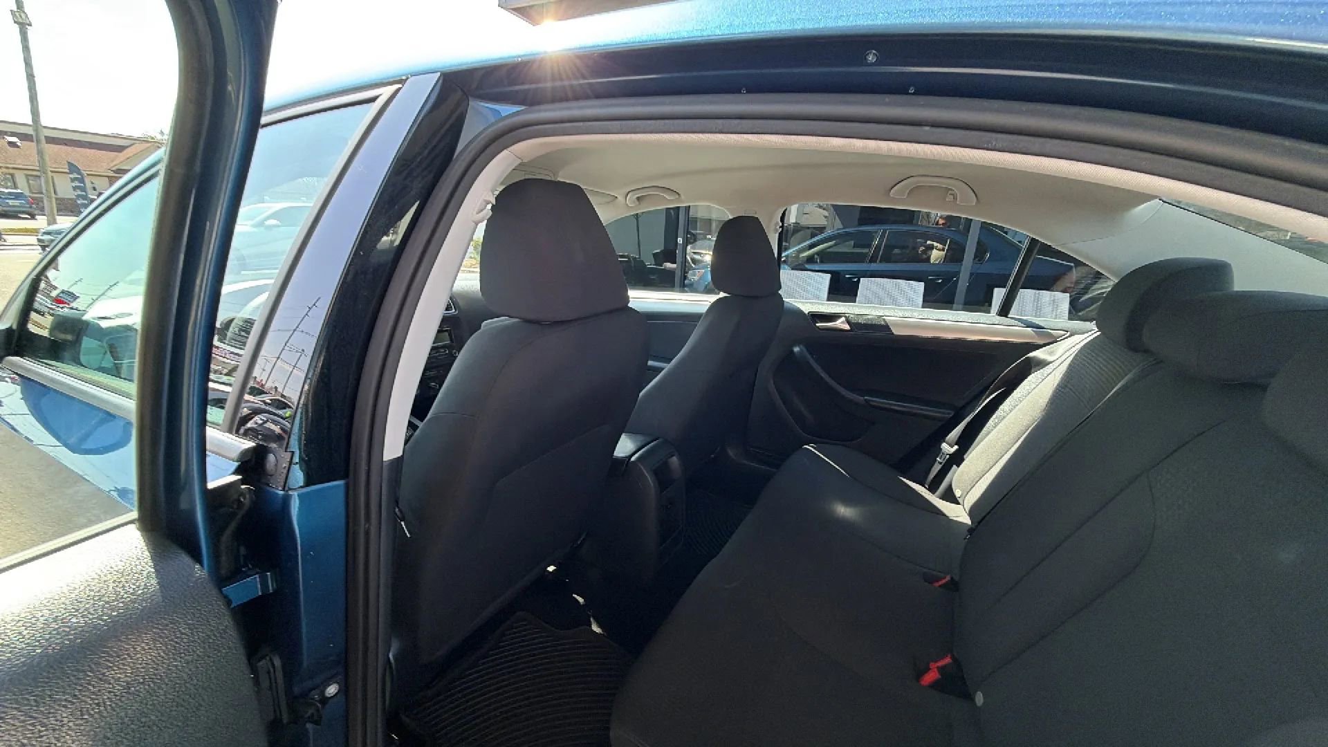 Used 2015 Volkswagen Jetta SE image 31