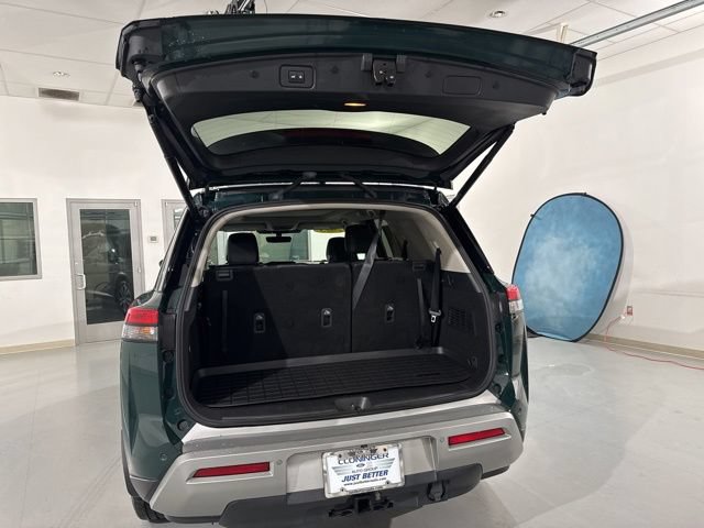 Used 2023 Nissan Pathfinder Platinum AWD/4WD image 11