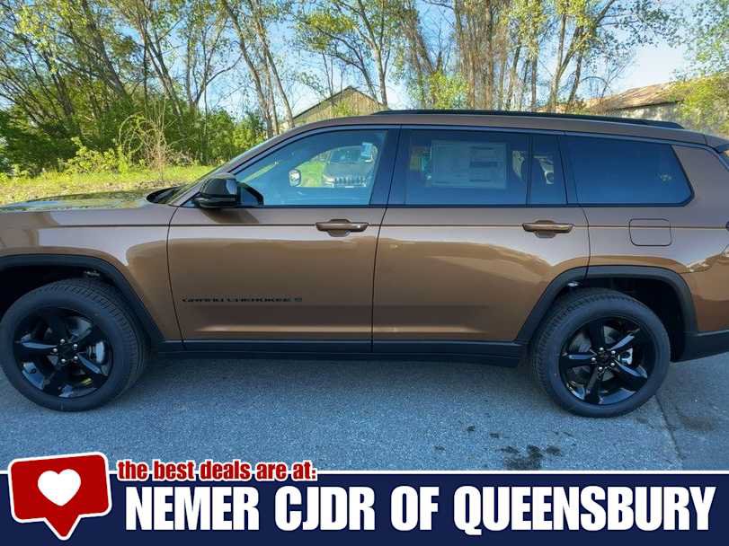 New 2026 Jeep Grand Cherokee L Limited w/ Limited Altitude Package AWD/4WD image 5
