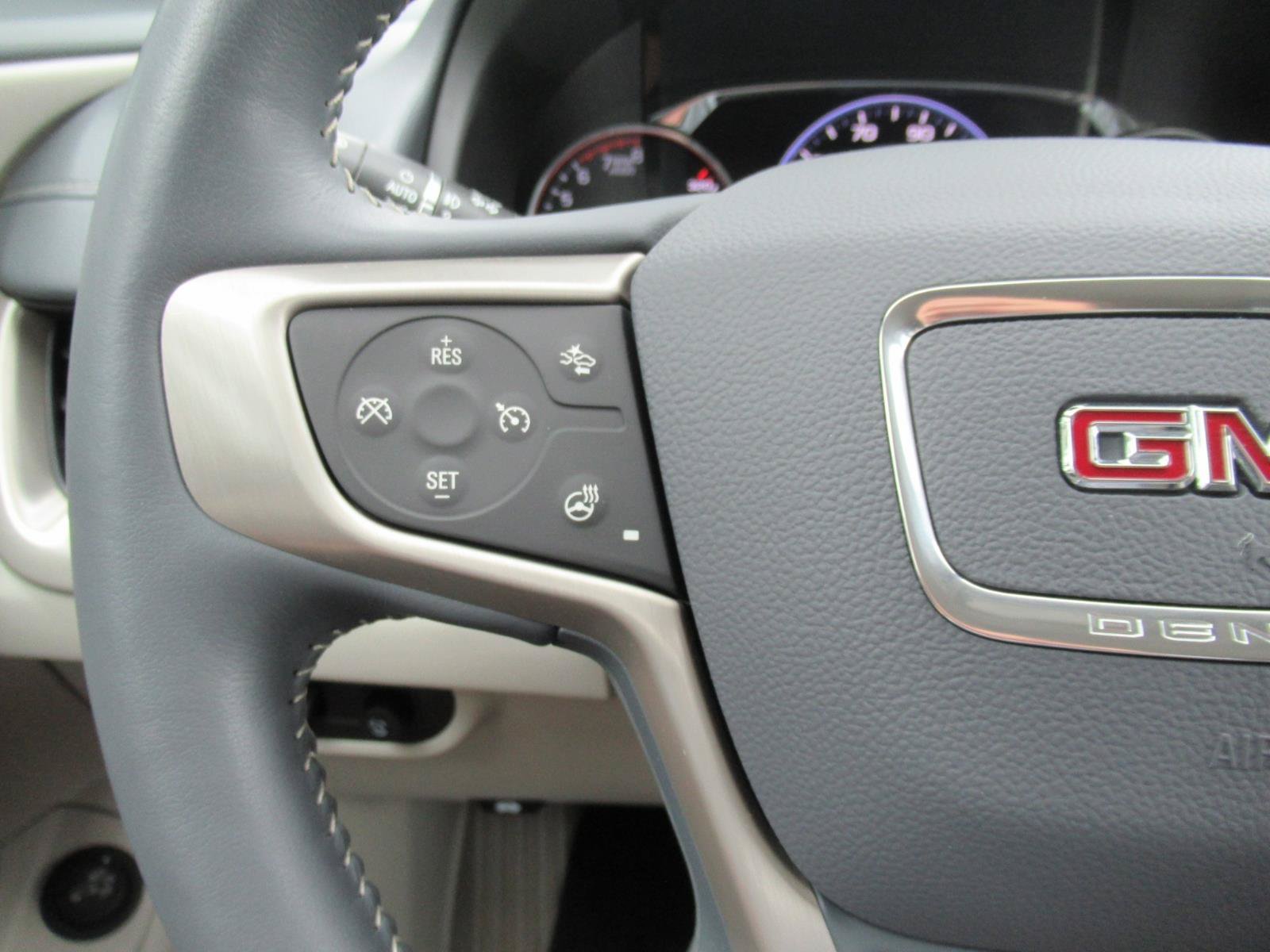 Used 2022 GMC Terrain Denali w/ Denali Premium Package AWD/4WD image 23
