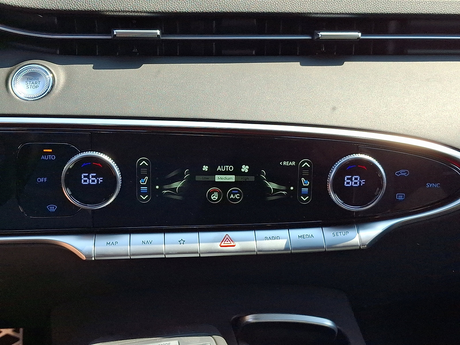 Used 2025 Genesis GV70 3.5T Sport image 17