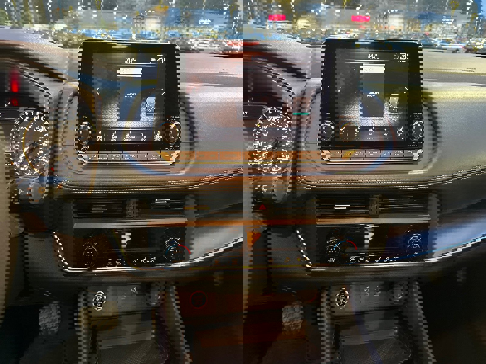 Used 2023 Nissan Rogue SV image 27