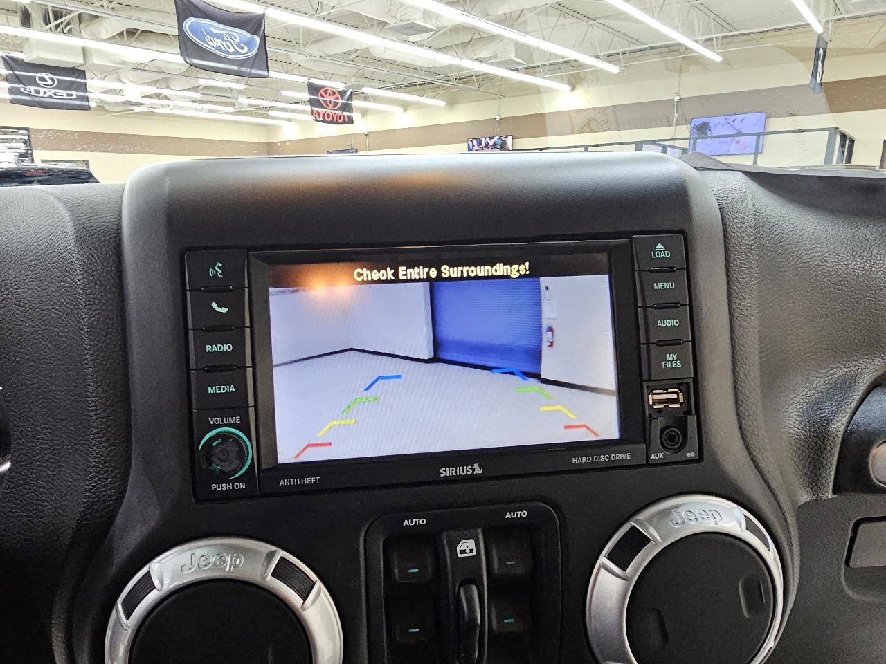 Used 2016 Jeep Wrangler Unlimited Rubicon AWD/4WD image 29