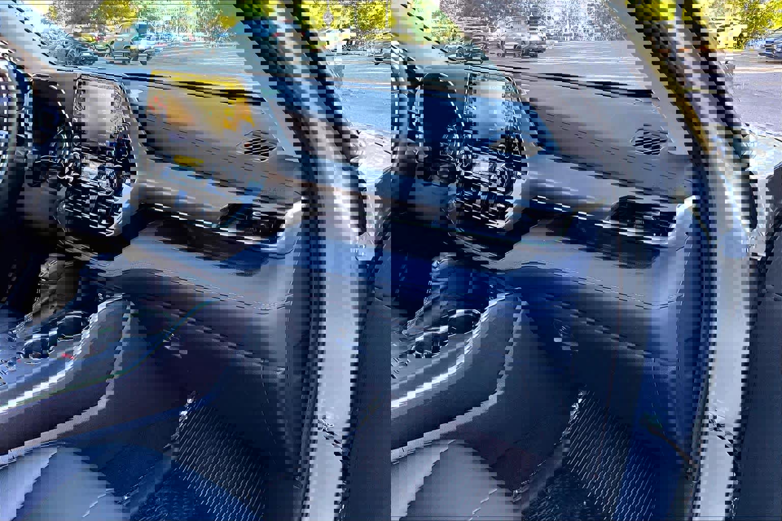 Used 2022 Toyota Highlander XLE image 18