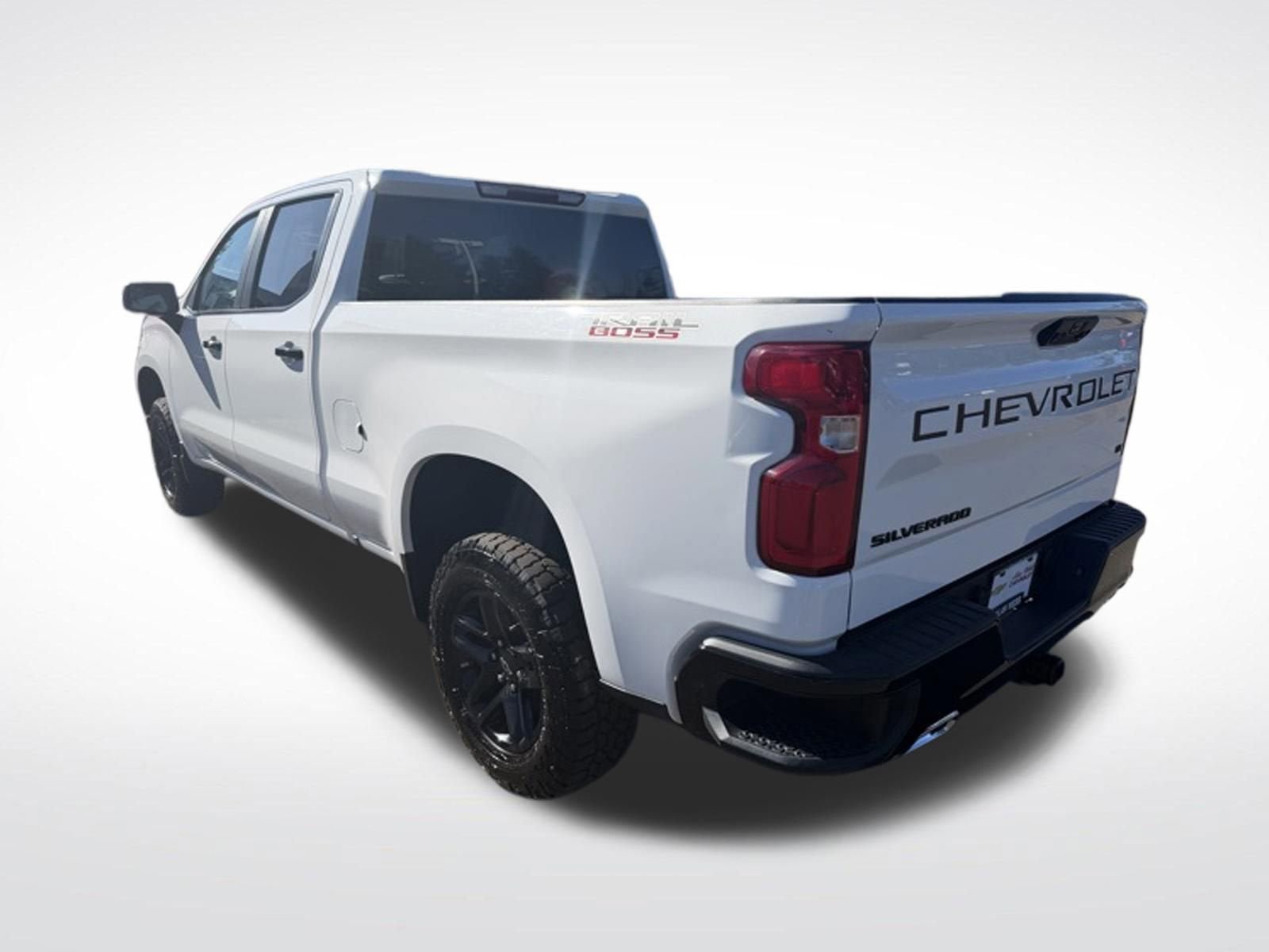 Used 2023 Chevrolet Silverado 1500 LT Trail Boss w/ LPO, Dark Essentials Package AWD/4WD image 5
