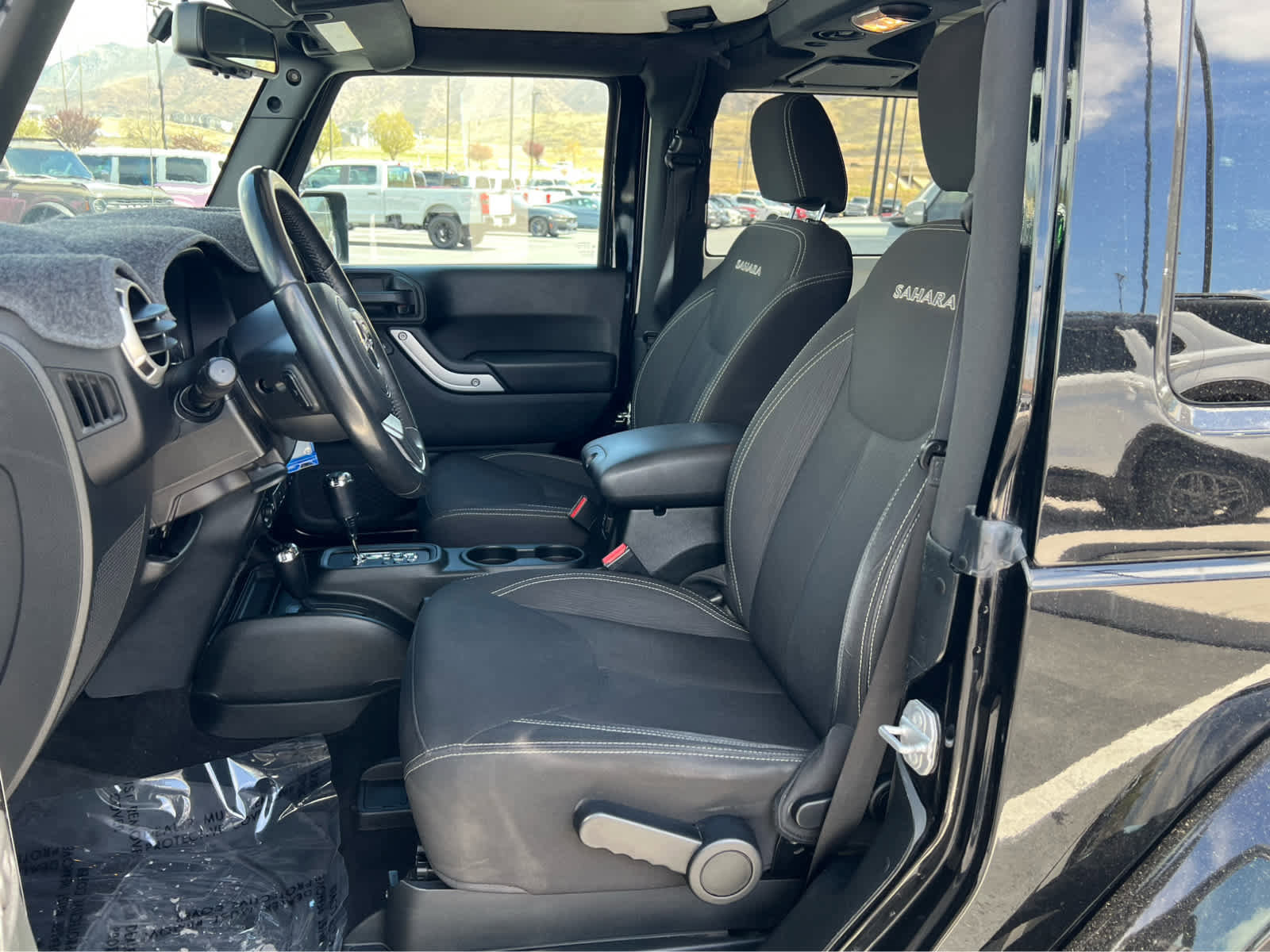 Used 2018 Jeep Wrangler Sahara w/ Connectivity Group image 24