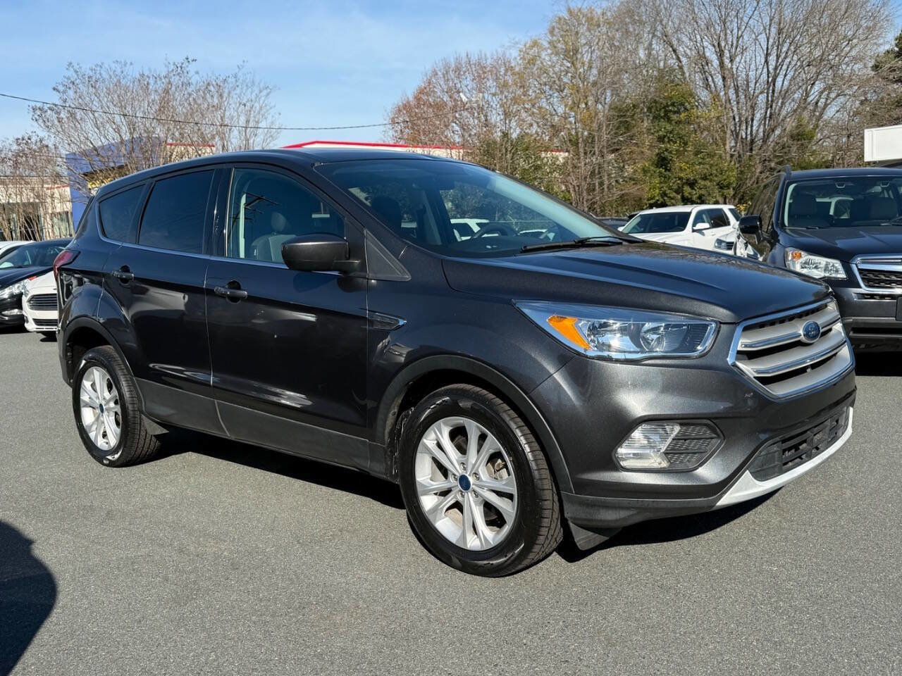 Used 2019 Ford Escape SE image 3