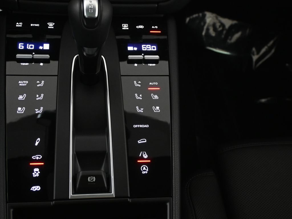 Used 2026 Porsche Macan S AWD/4WD image 26