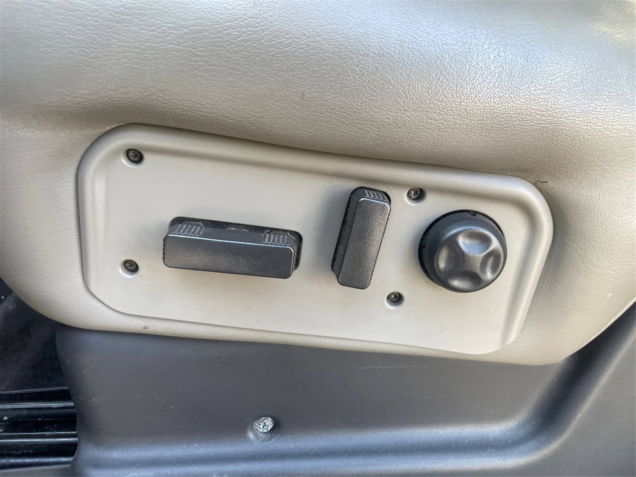 Used 2003 HUMMER H2 w/ Preferred Equipment Group image 58