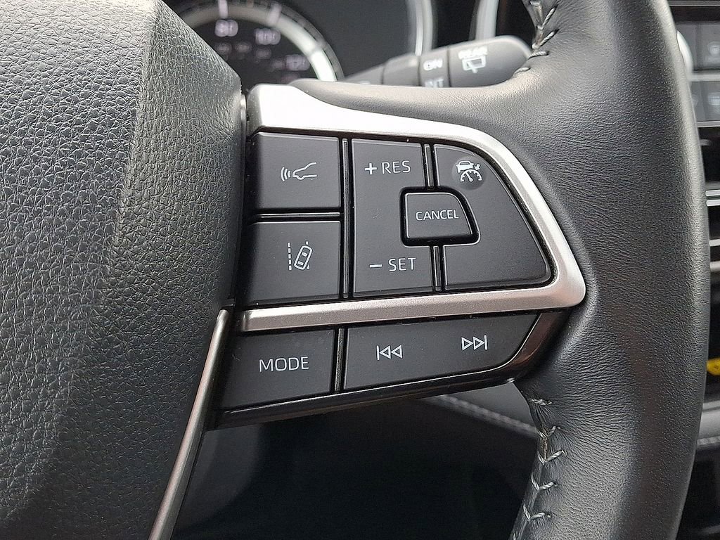 Used 2023 Toyota Highlander XLE image 13