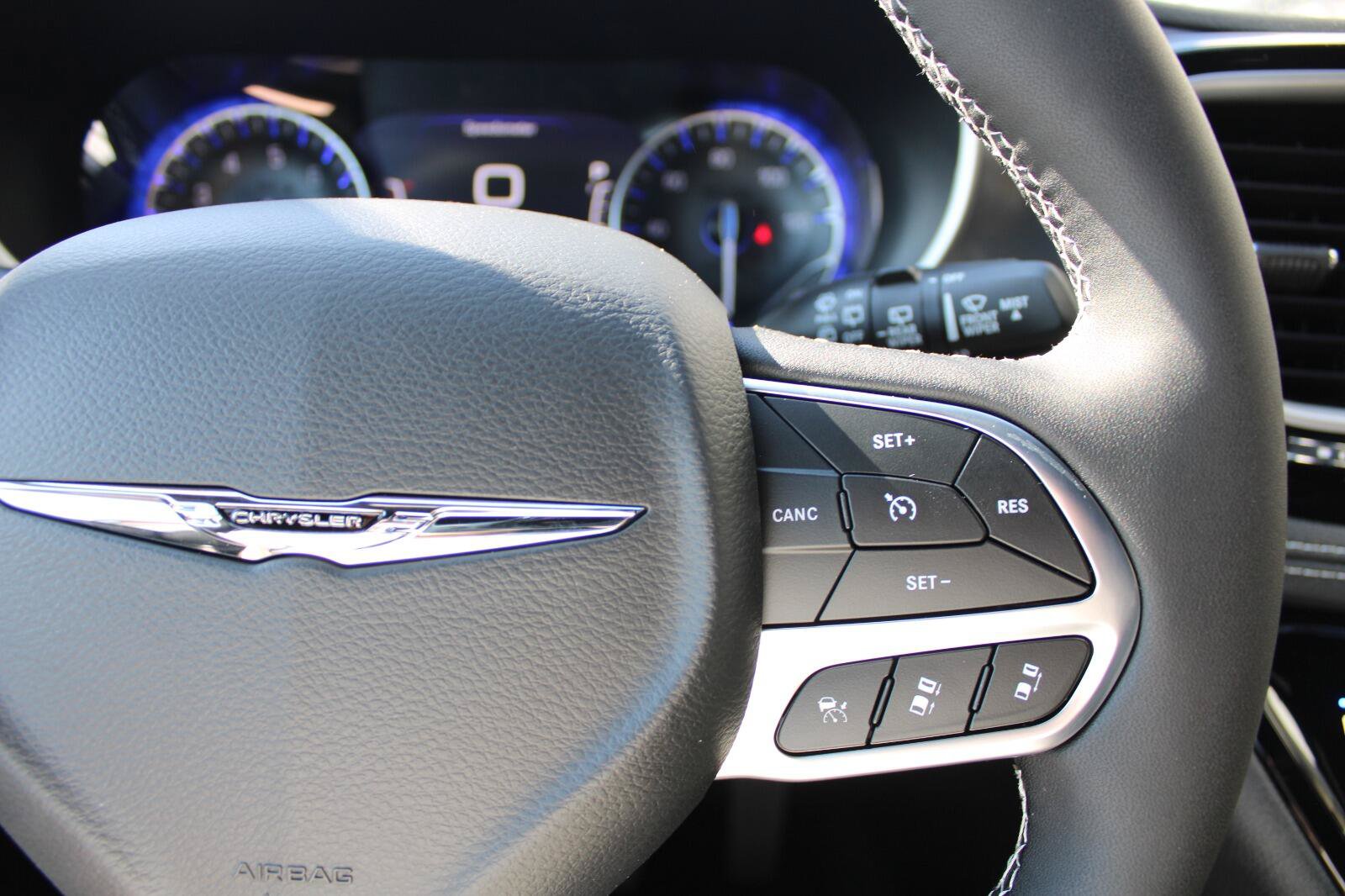 New 2026 Chrysler Pacifica Select FWD image 15