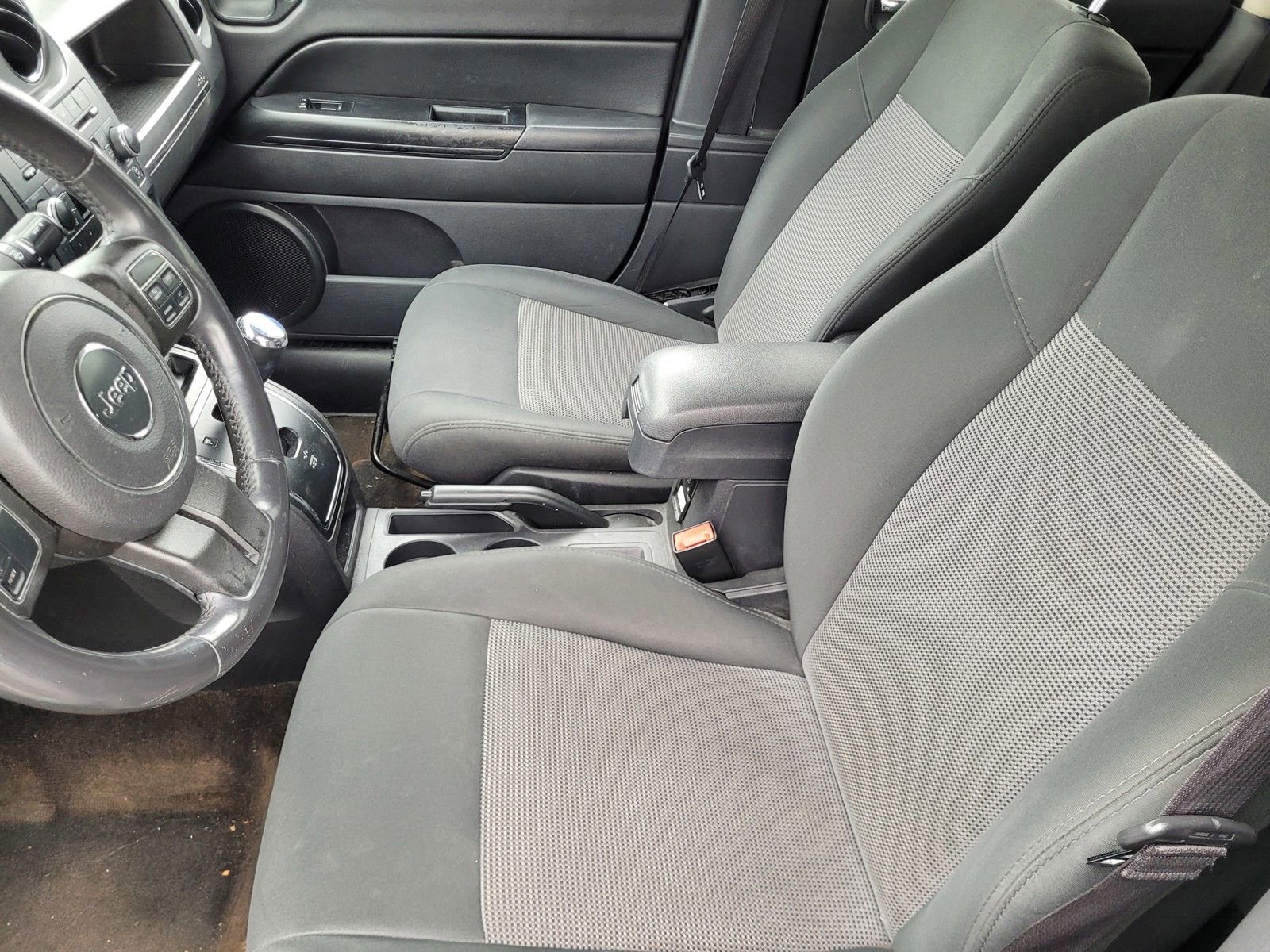 Used 2013 Jeep Compass Latitude FWD image 16