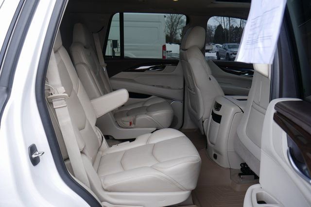 Used 2017 Cadillac Escalade Luxury image 29