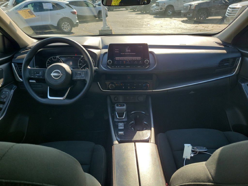 Used 2024 Nissan Rogue S FWD image 13