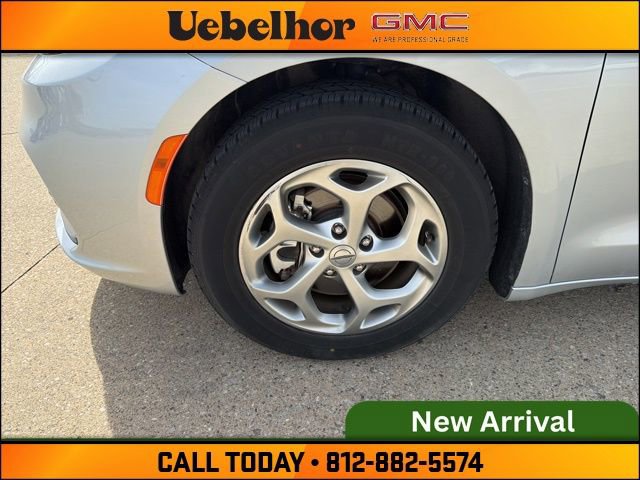 Used 2024 Chrysler Pacifica Limited image 16