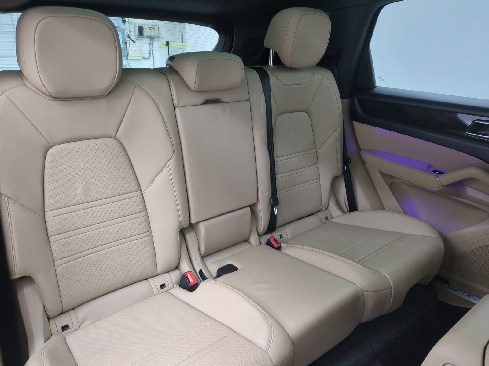 Certified 2023 Porsche Cayenne Platinum Edition image 23