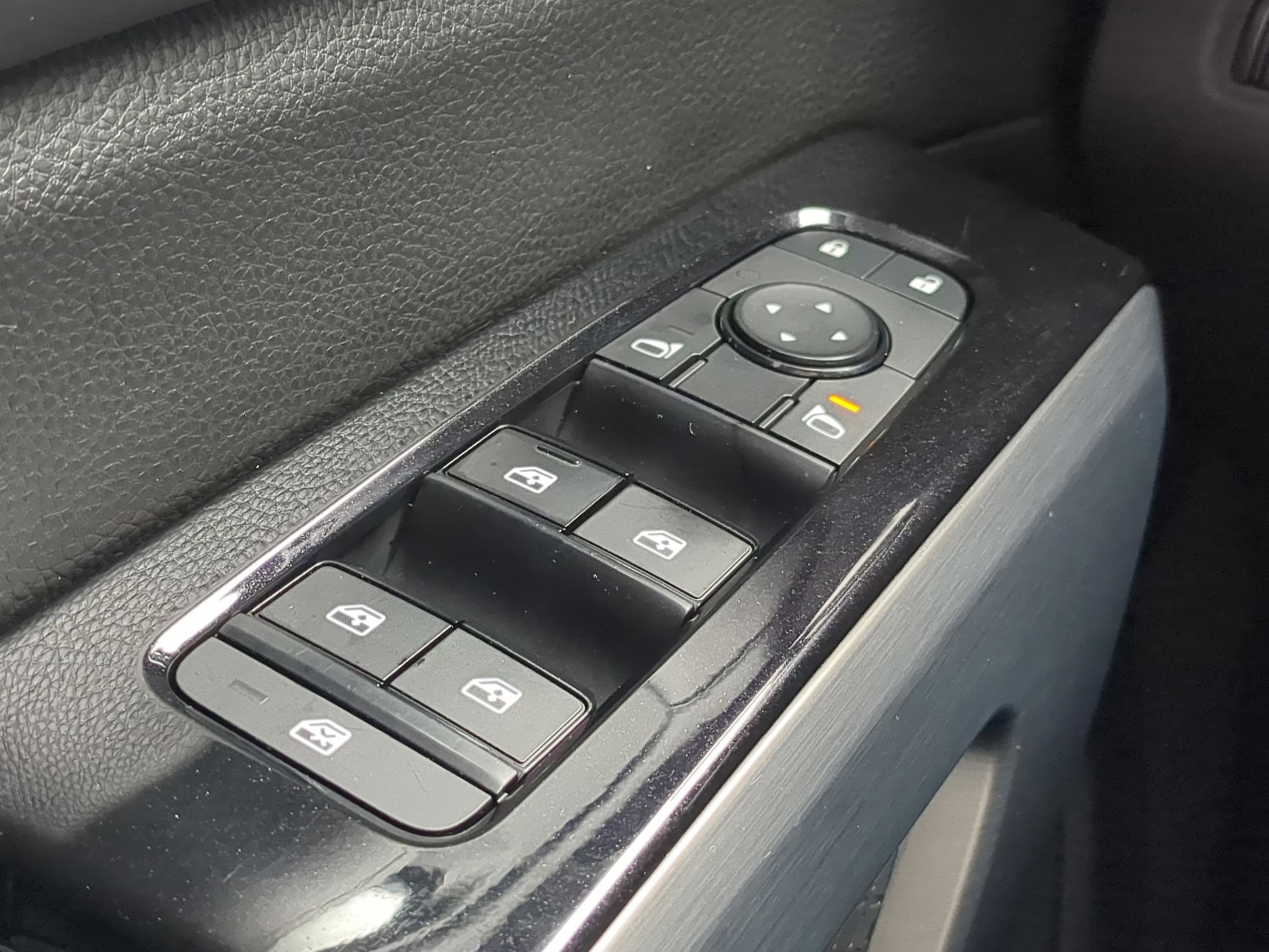 Used 2022 Nissan Pathfinder SL image 22