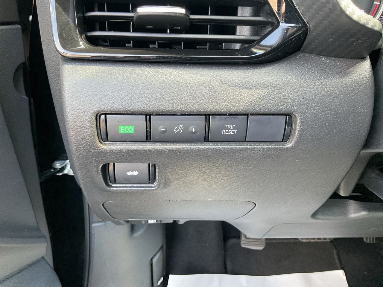 Used 2025 Nissan Sentra SV FWD image 22
