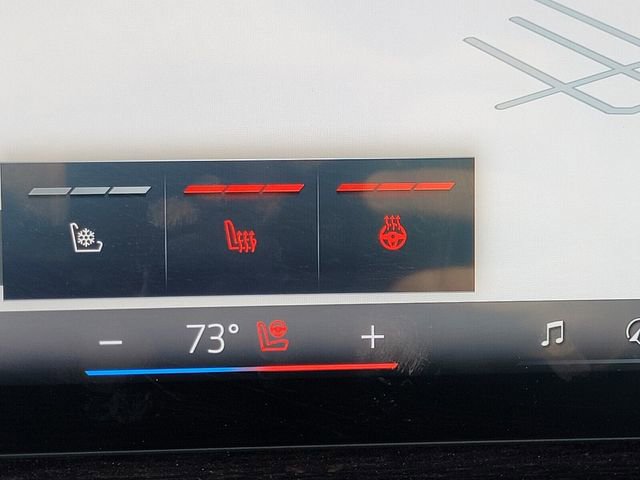 Used 2025 BMW 740i xDrive image 21