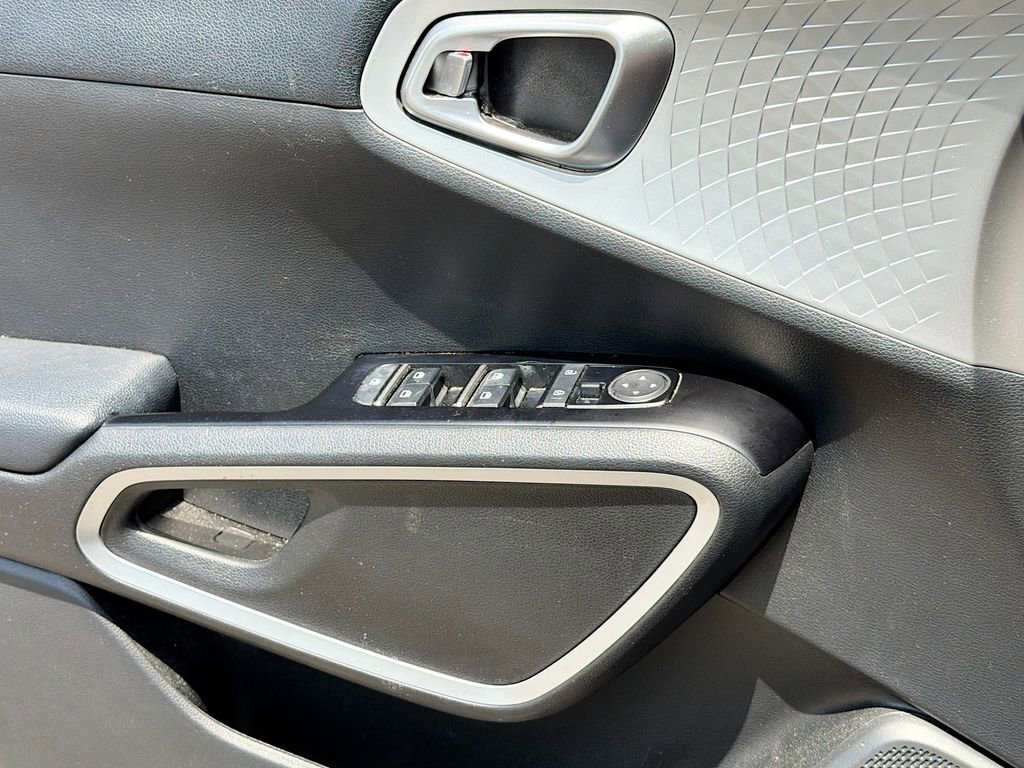 Used 2022 Kia Soul LX FWD image 20