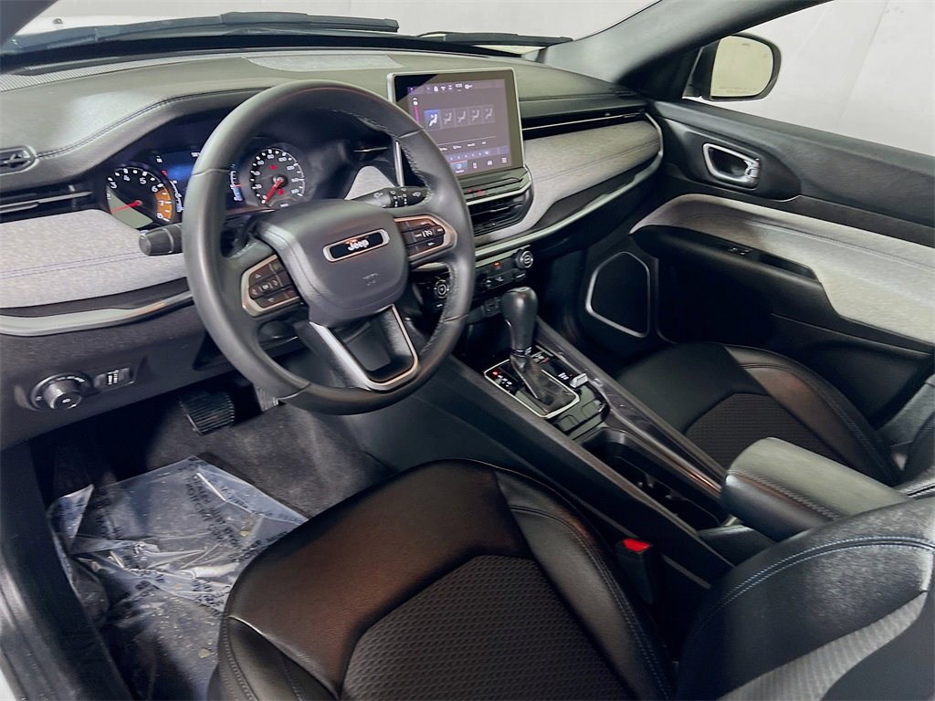 Used 2024 Jeep Compass Latitude image 10