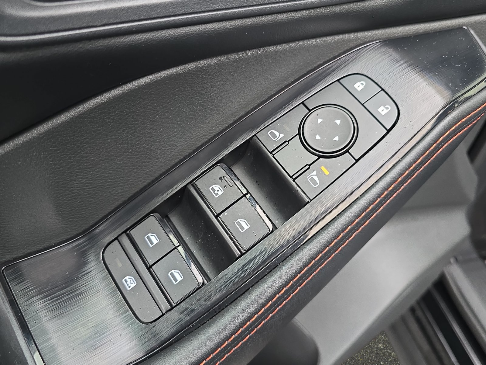 Used 2025 Nissan Rogue SV AWD/4WD image 27