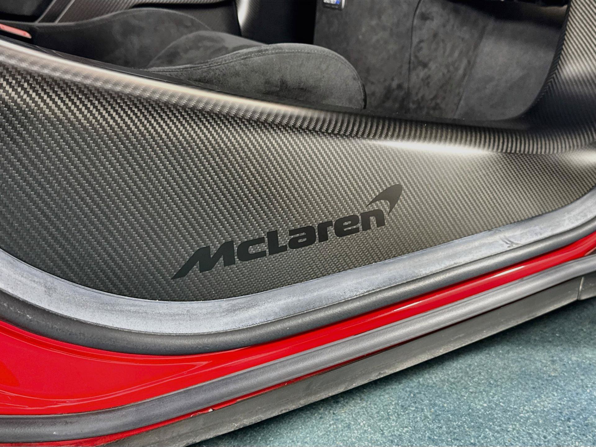 Used 2020 McLaren 620R RWD image 34