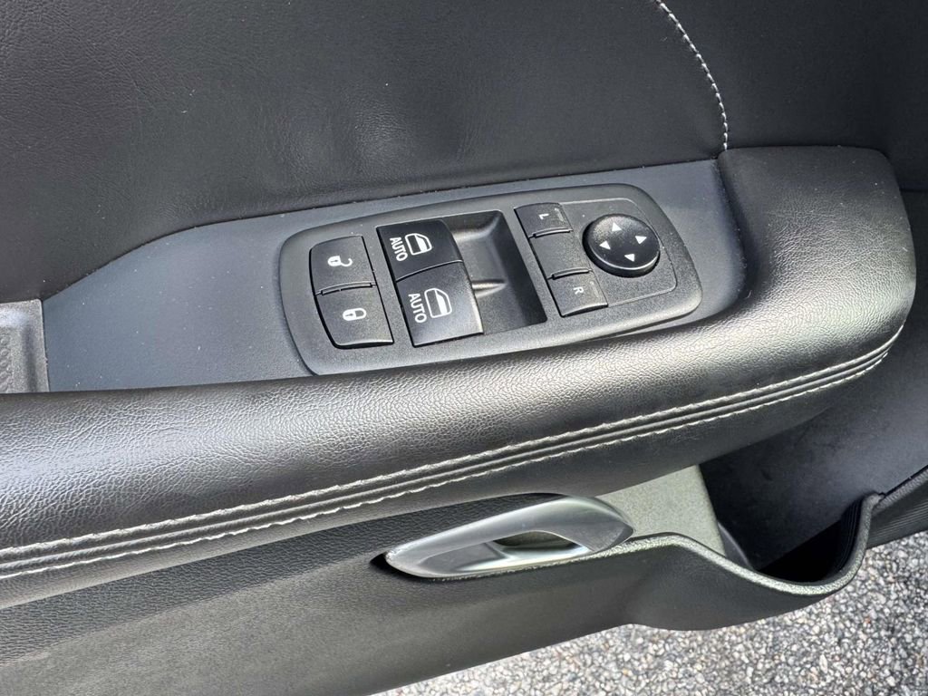 Used 2018 Dodge Challenger R/T Scat Pack w/ Leather Interior Group image 17