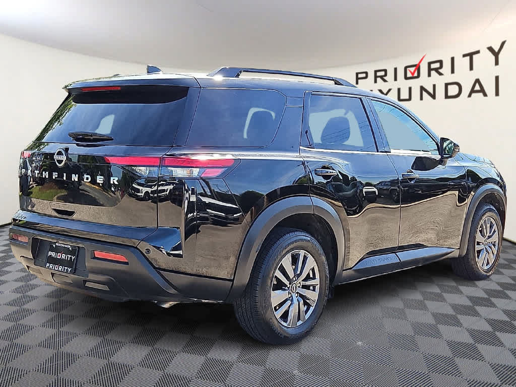 Used 2025 Nissan Pathfinder SV FWD image 3
