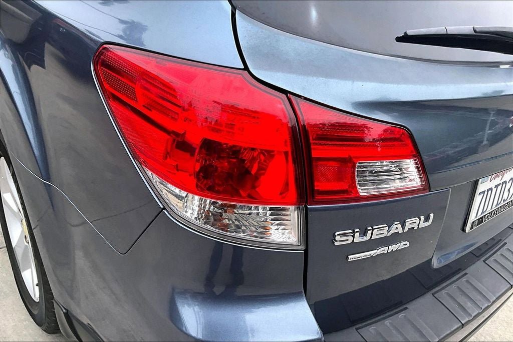 Used 2014 Subaru Outback 2.5i Premium w/ Moonroof Package AWD/4WD image 29