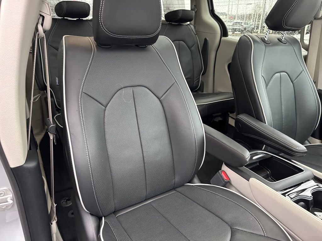Used 2024 Chrysler Pacifica Limited image 30