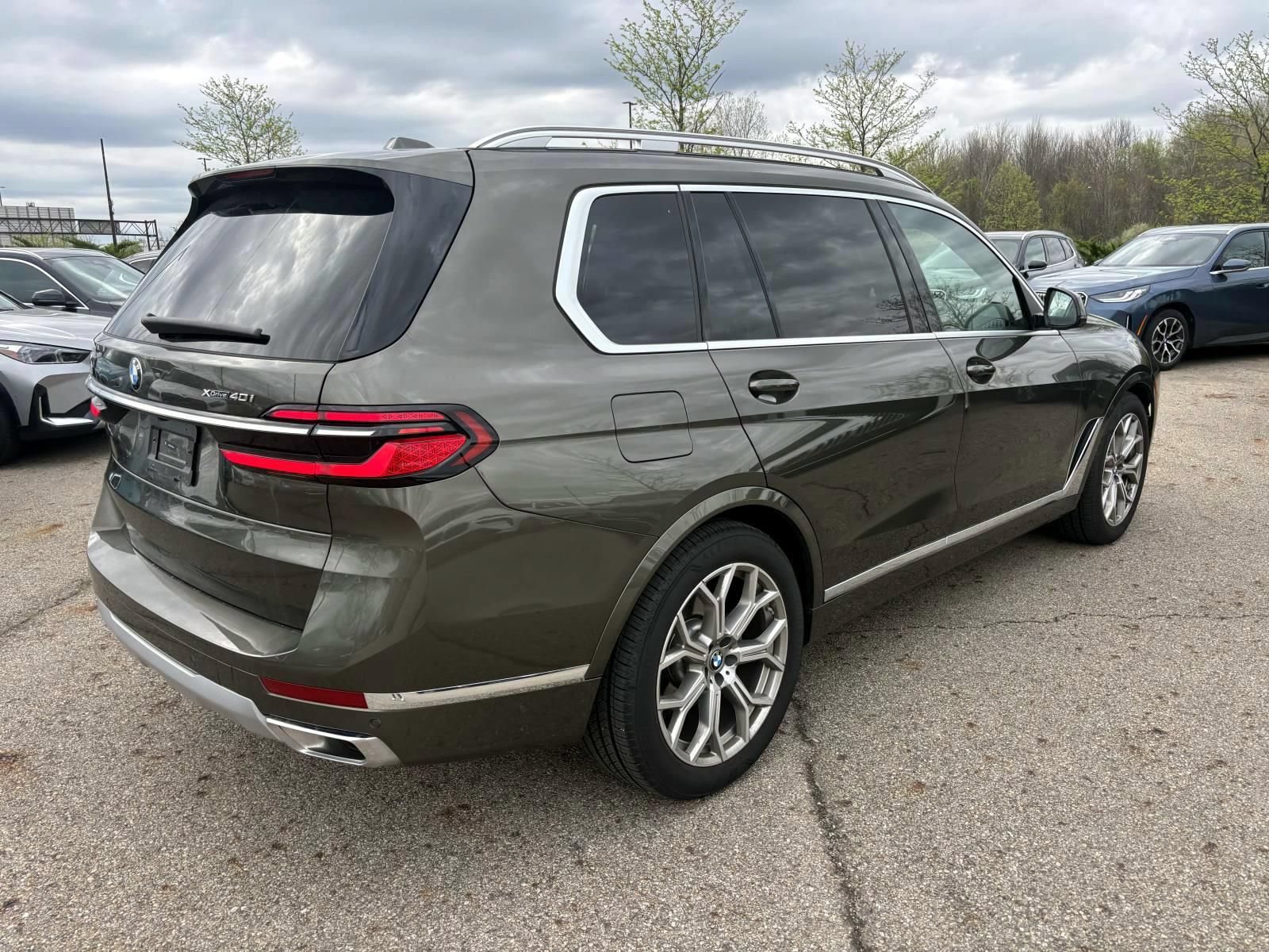 Used 2026 BMW X7 xDrive40i w/ Premium Package AWD/4WD image 5