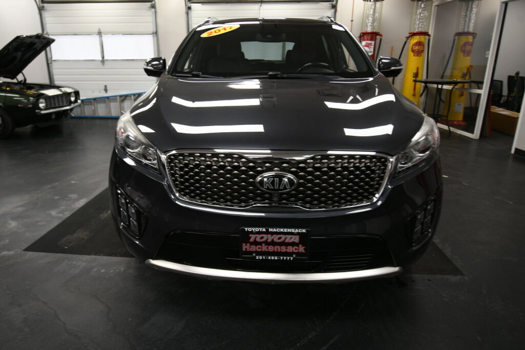 Used 2017 Kia Sorento SX image 3