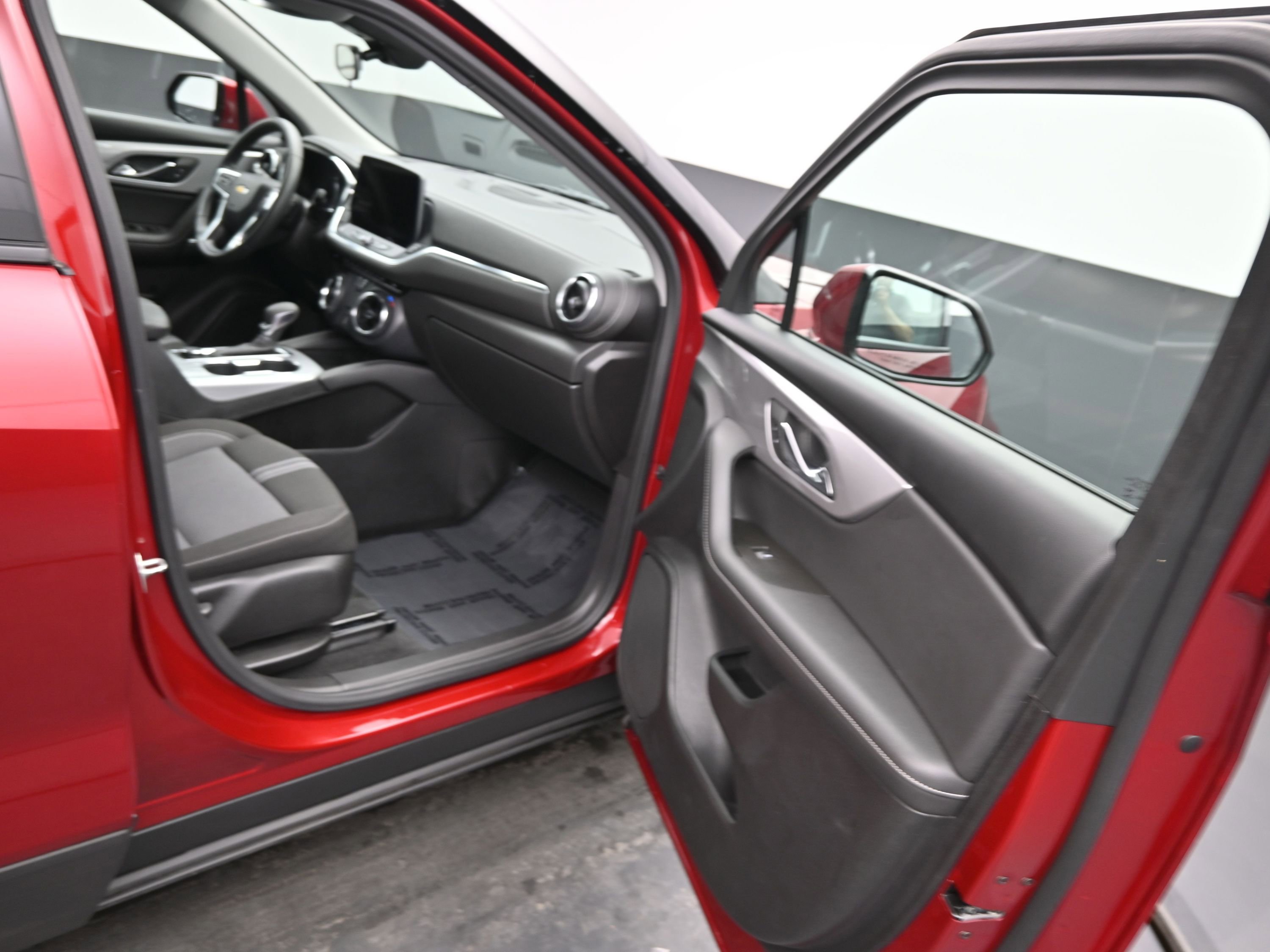 Used 2025 Chevrolet Blazer LT image 13